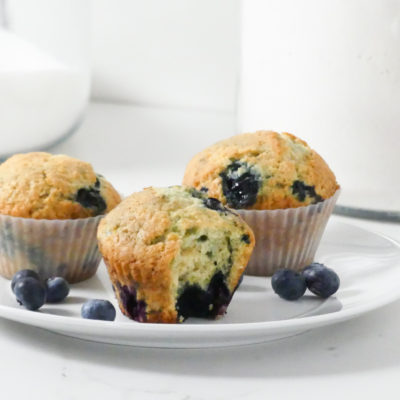 blueberry muffins with fresh blueberries