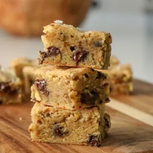 olive oil blondies with dark chocolate chunks